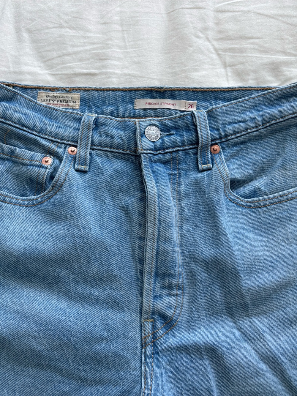 Levi’s rib cage high rise straight size 26 nwot